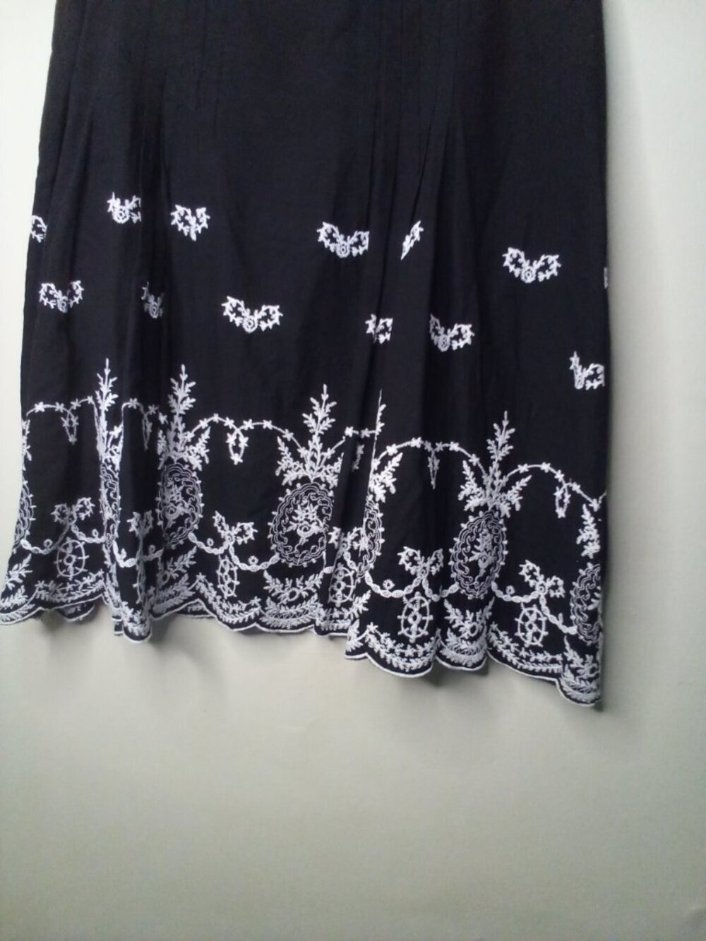 New Directions Skirt Women M Crochet Scallop Hem Lined Black White - Picture 13 of 13